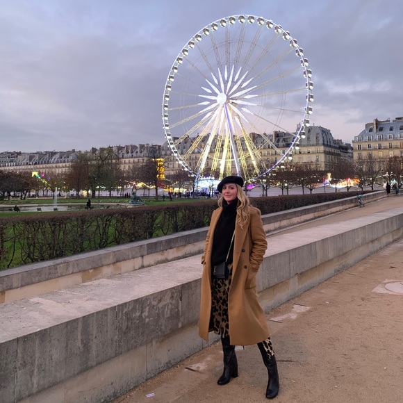 Meet your Posher, Daniella - Picture 2 of 2